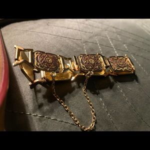 Very pretty gold colored bracelet not sure if real gold or gold filled